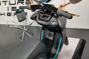 EF1-black and battery